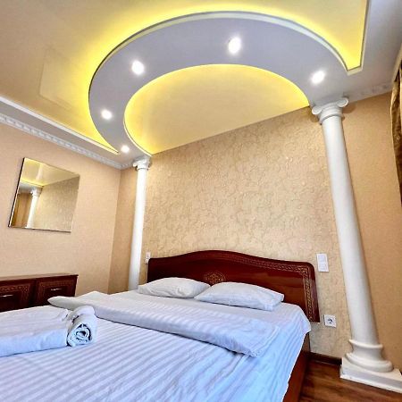 Apartpoltava Двокімнатні Апартаменти, До 6 Спальних Місць, Кутова Ванна, Корпусний Парк, Документи Для Відрядження المظهر الخارجي الصورة