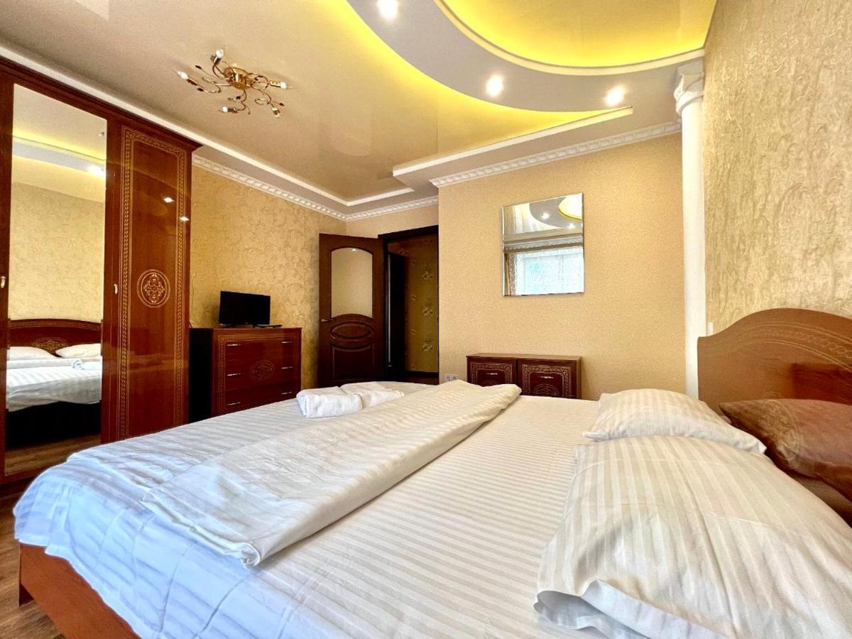 Apartpoltava Двокімнатні Апартаменти, До 6 Спальних Місць, Кутова Ванна, Корпусний Парк, Документи Для Відрядження المظهر الخارجي الصورة