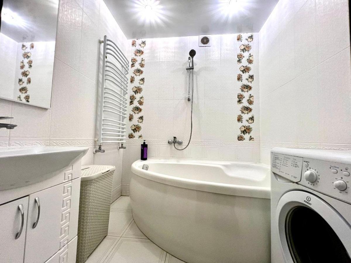Apartpoltava Двокімнатні Апартаменти, До 6 Спальних Місць, Кутова Ванна, Корпусний Парк, Документи Для Відрядження المظهر الخارجي الصورة