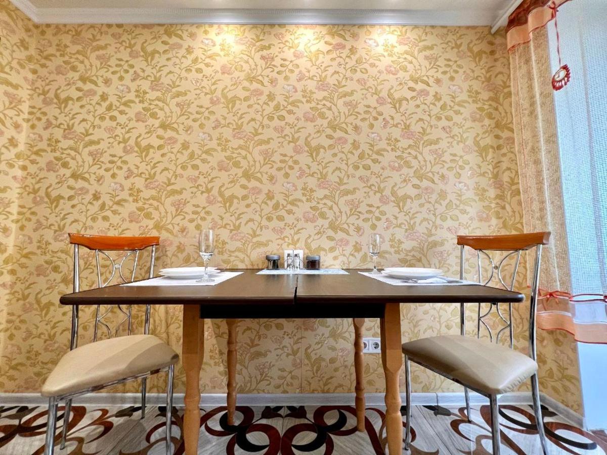 Apartpoltava Двокімнатні Апартаменти, До 6 Спальних Місць, Кутова Ванна, Корпусний Парк, Документи Для Відрядження المظهر الخارجي الصورة